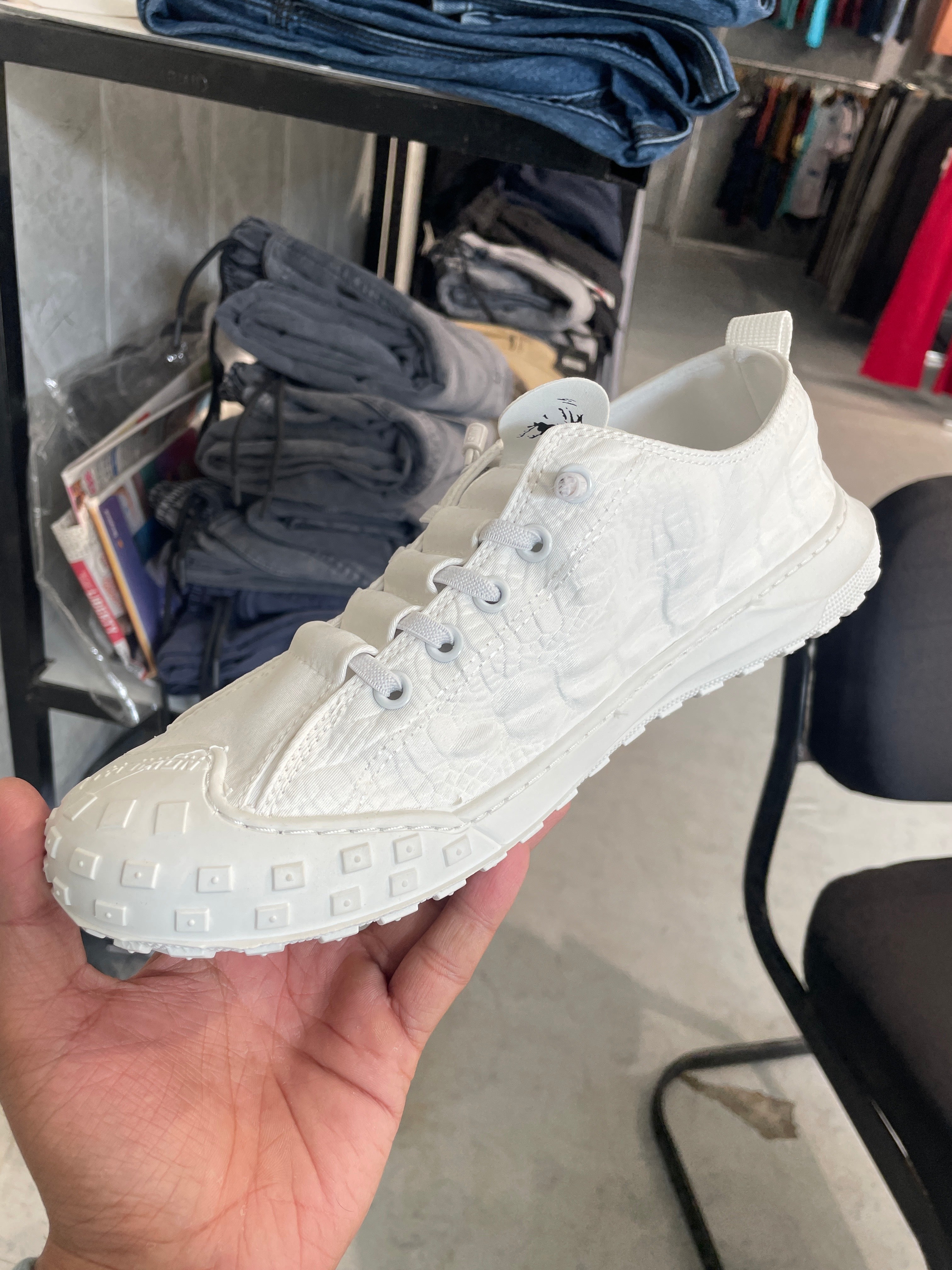 Crocodile shoes white